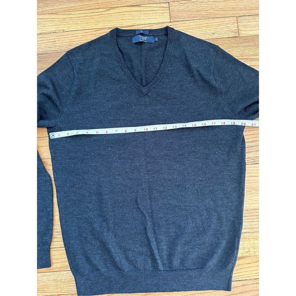 J crew Merino wool V-neck sweater slim men’s size M Charcoal color - Picture 5 of 5